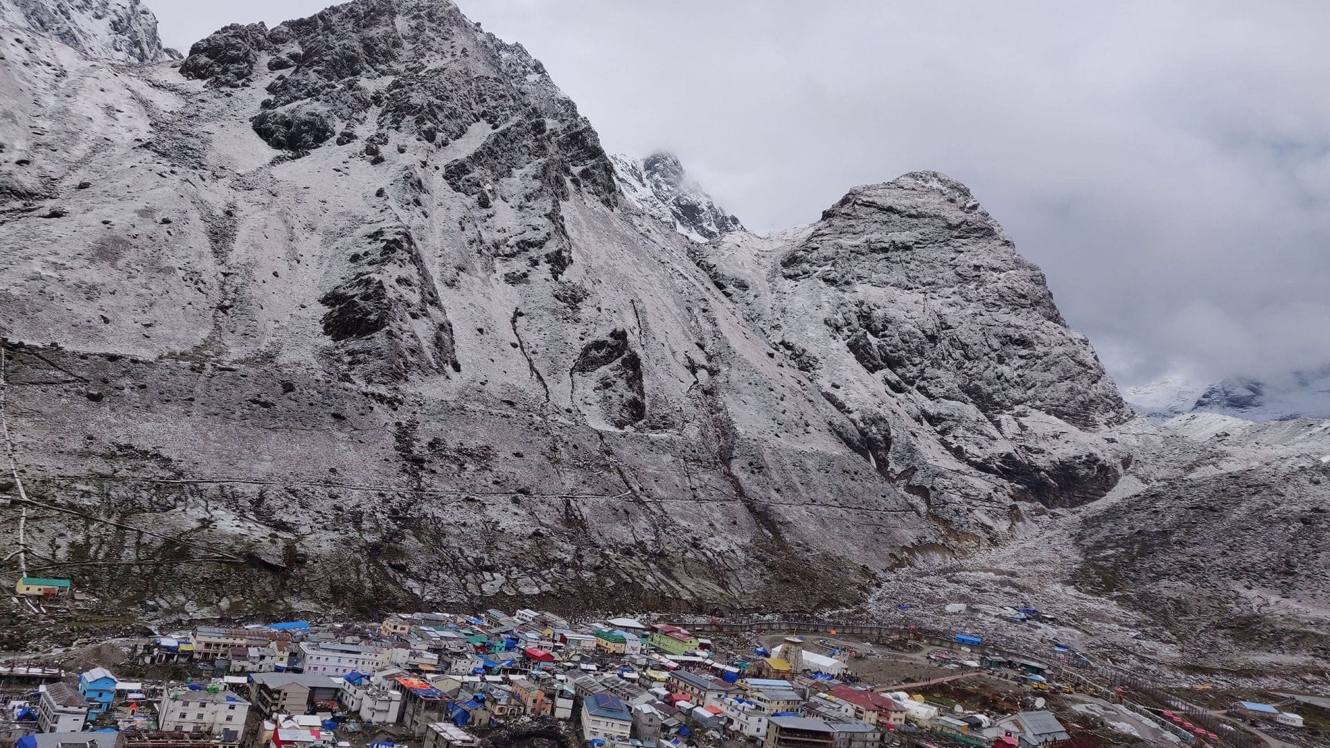 Fresh Snowfall in Kedarnath City