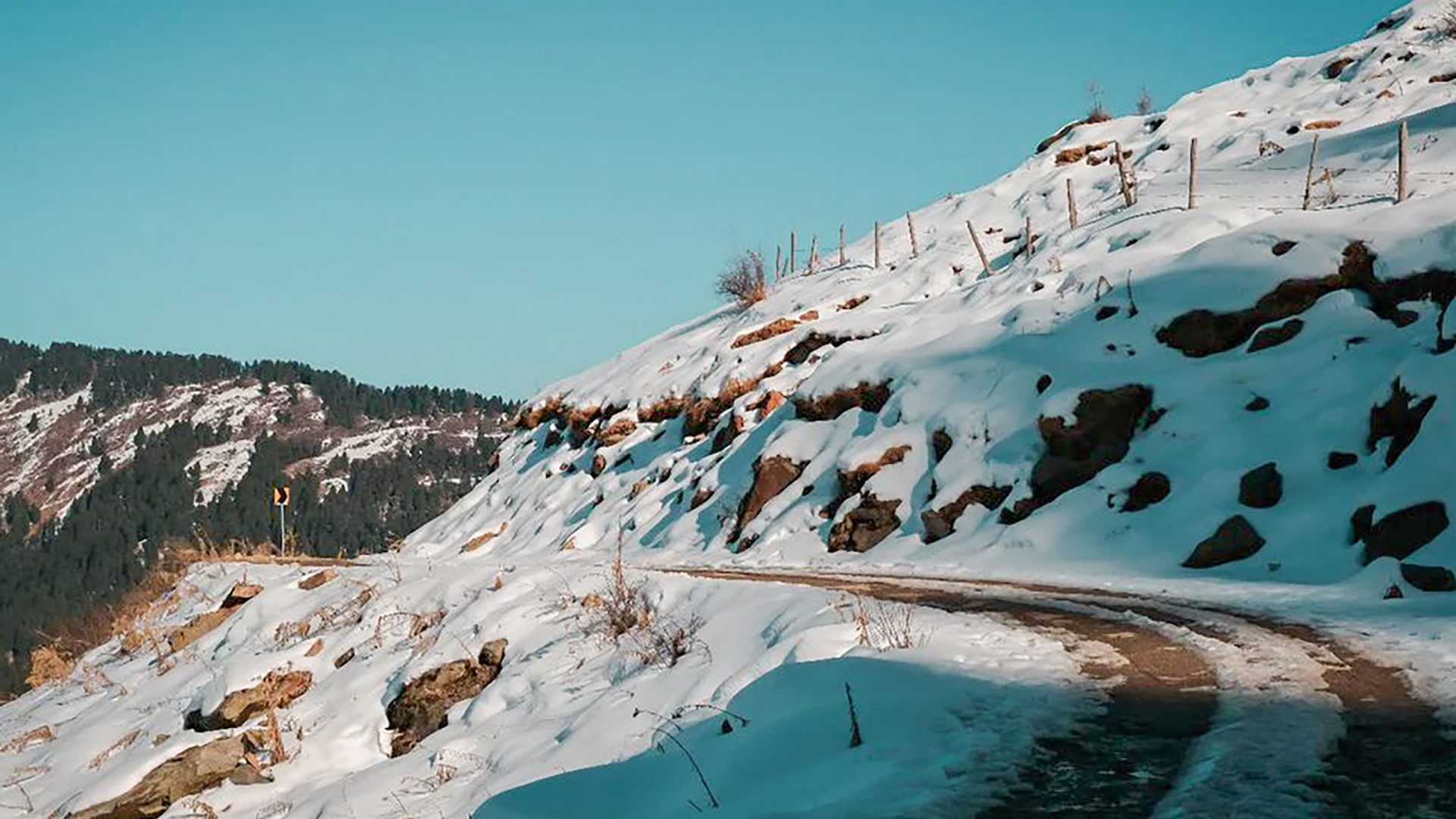 On the Way to Prashar Lake